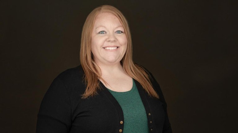 Dawn Davis headshot