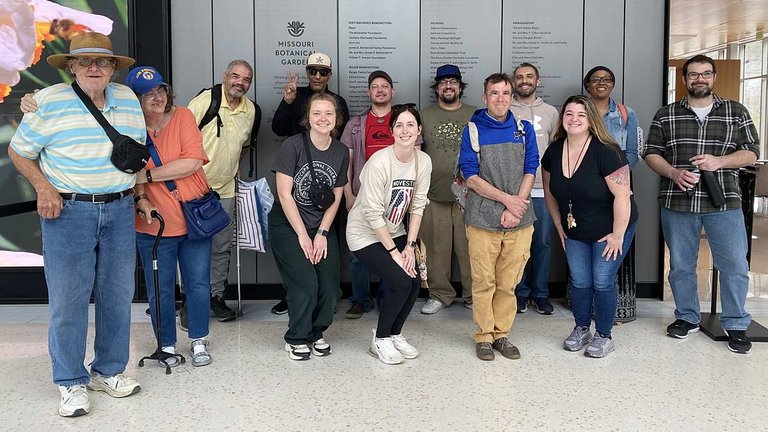 Group of vets and volunteers at the St. Louis botanical garden