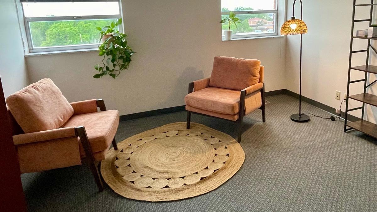 Valor Harbor sitting area